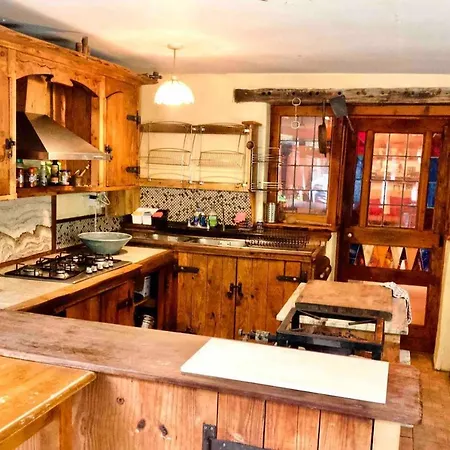 Unique Fairytale Farmhouse Near Galway Hébergement de vacances